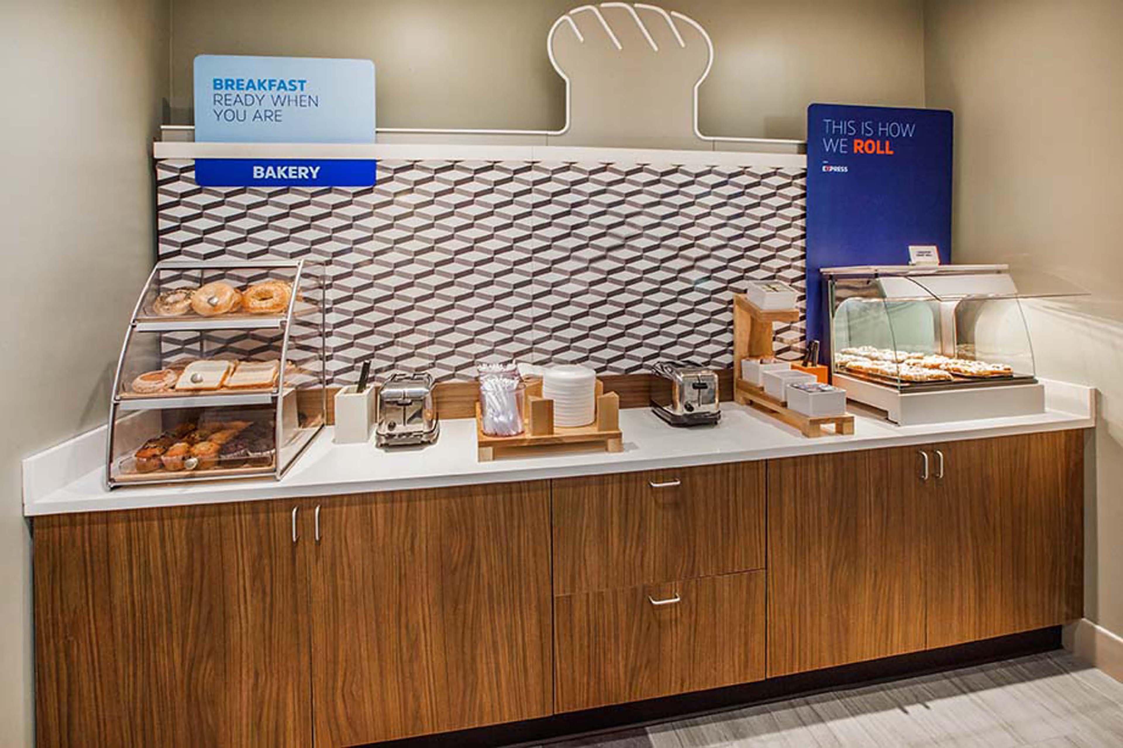 Express And East By Ihg 2* Lafayette