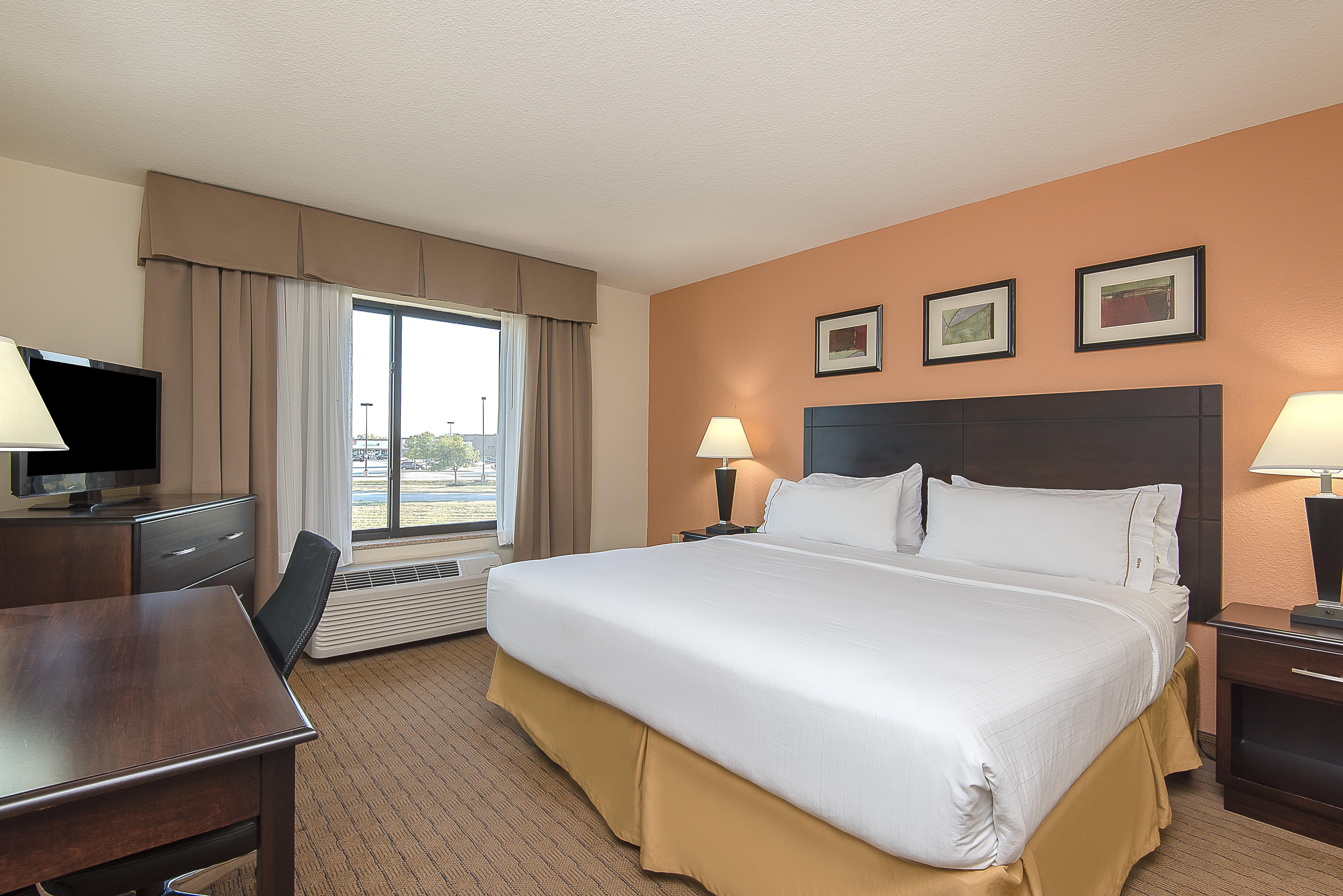 Express And East By Ihg 2*