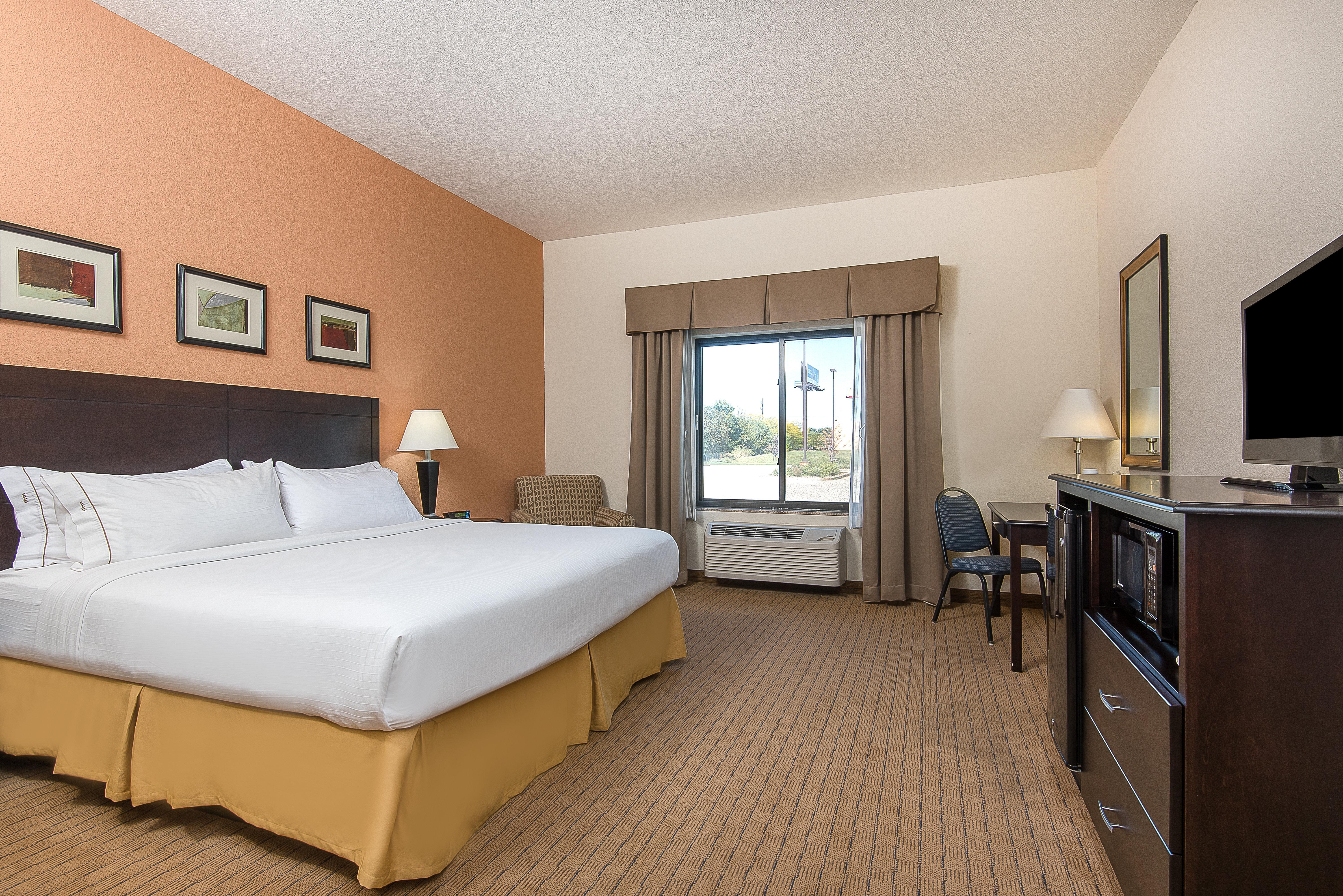 Express And East By Ihg Hotel