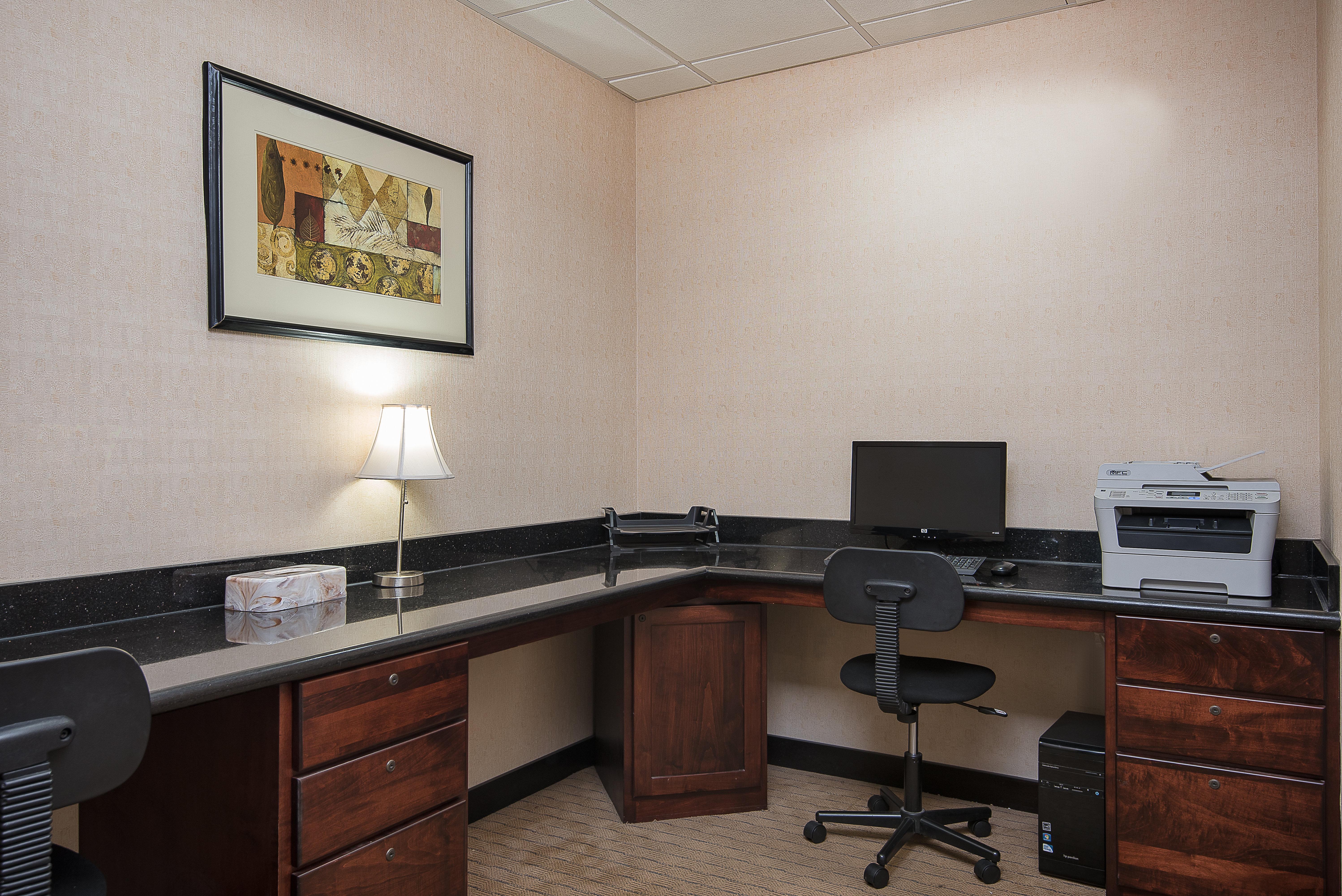 Express And East By Ihg Lafayette