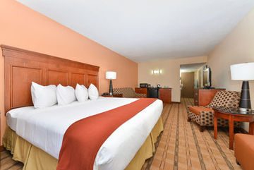 Express And East By Ihg Hotel 2*
