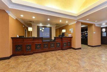 Express And East By Ihg Lafayette
